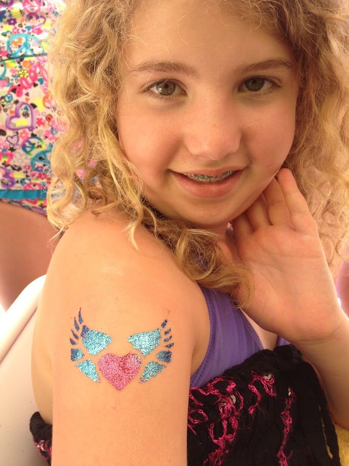 Glitter tattoos for birthday parties and events in Los Angeles by Bilyana