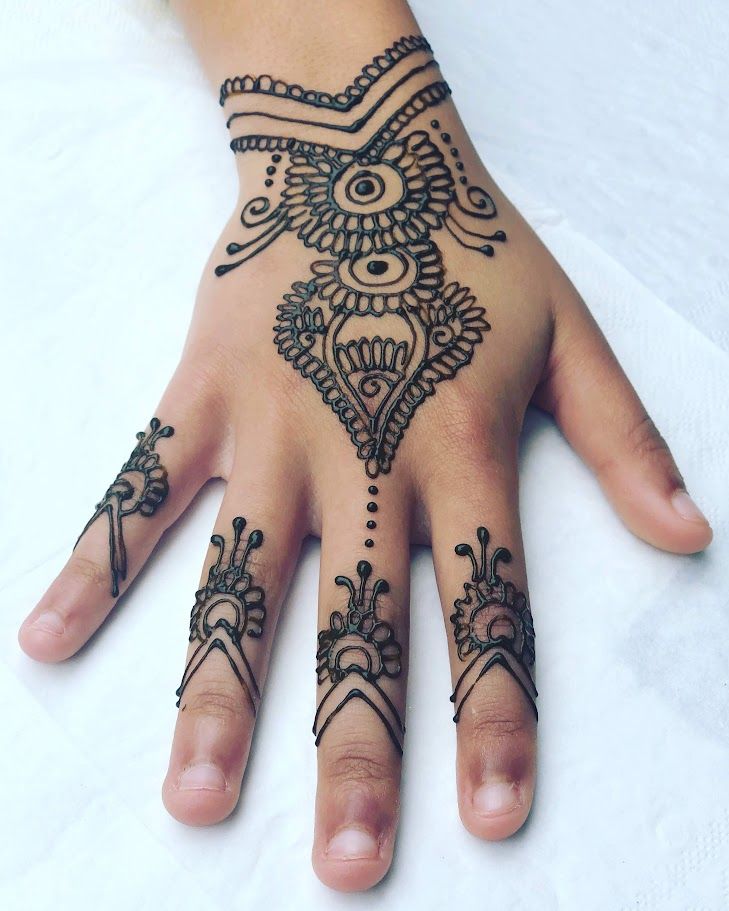 Henna tattoo designs for events and festivals in Los Angeles by Bilyana